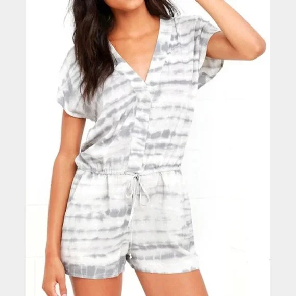 Lulu’s Cloud Formations Grey Print Romper - Picture 3 of 10